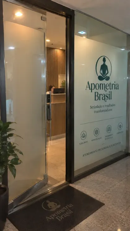 Entrada da sede da Apometria Brasil, onde acontecem os atendimentos presenciais